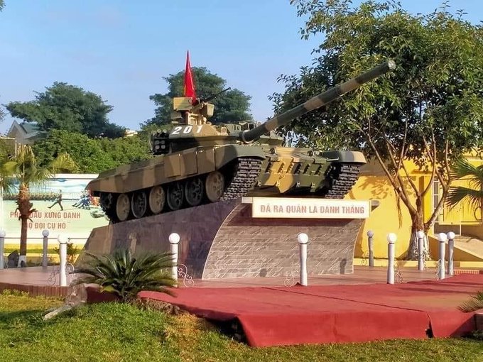 Памятник российскому танку Т-90С показали во Вьетнаме