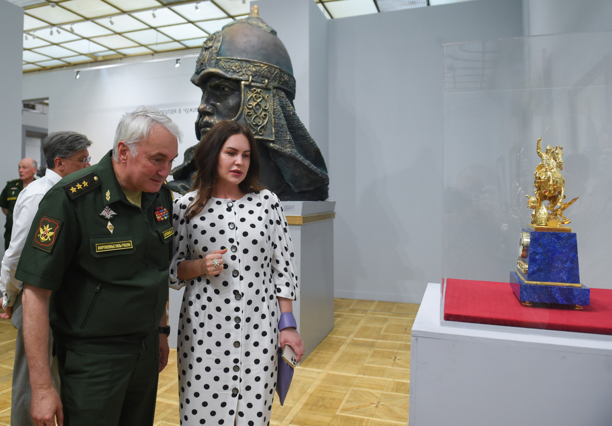 Андрей Картаполов открыл выставку, посвящённую 800-летию Александра Невского
