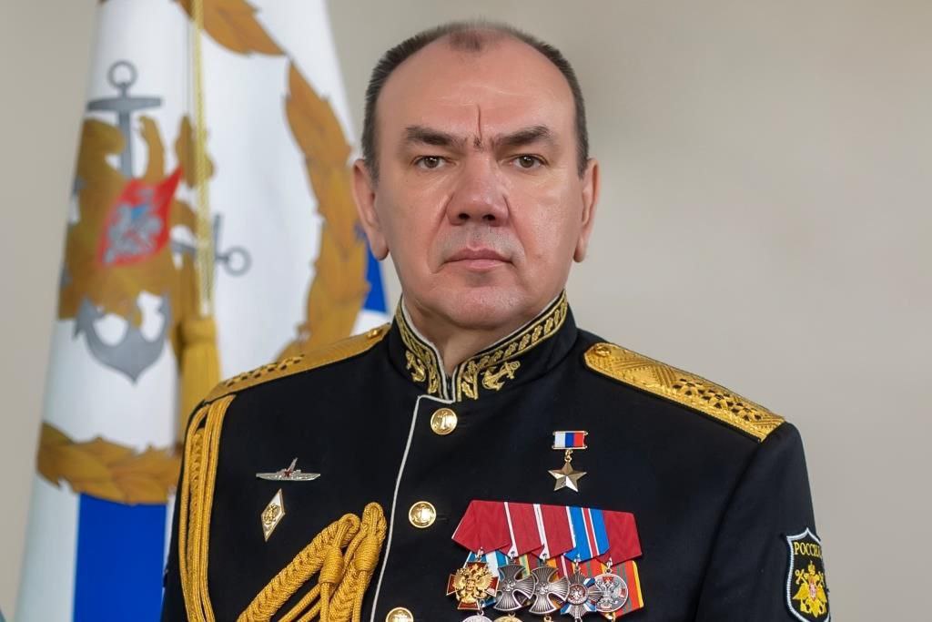 Главнокомандующий ВМФ адмирал Александр Моисеев поздравил военнослужащих и ветеранов с Днём Северного флота