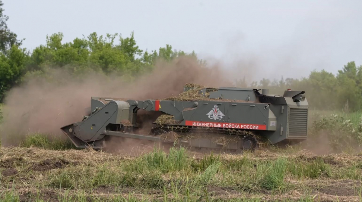 Военные инженеры группировки войск «Север» продолжают разминирование приграничных территорий в Курской области