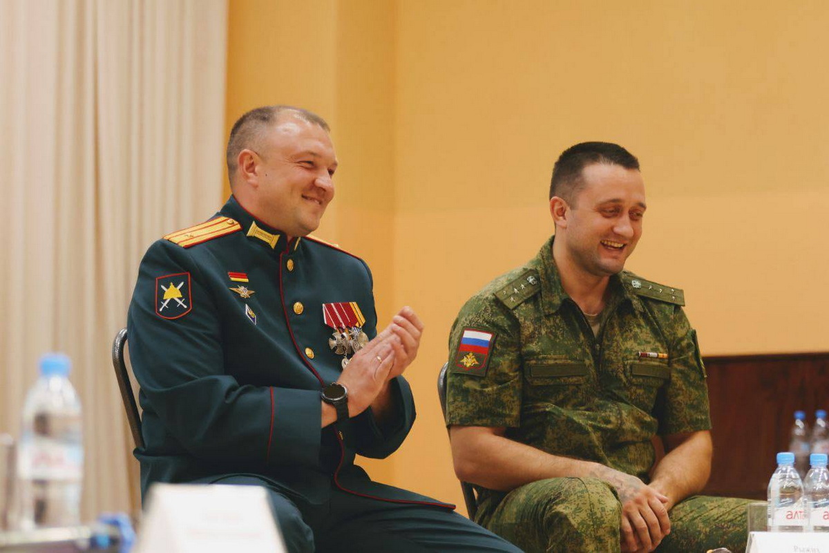 Урок мужества с участниками СВО прошел для юнармейцев Алтайского края