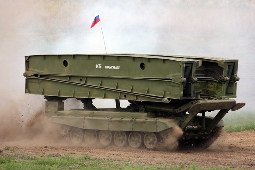 Танковый мостоукладчик МТУ-90М: оперативные переправы и спасательные операции под огнём