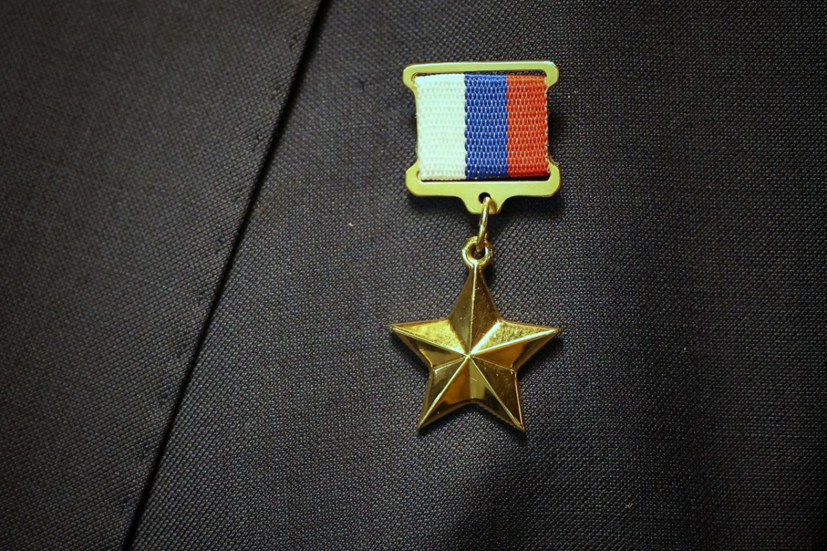 За освобождение ЛНР: командир мотострелковой бригады стал Героем России